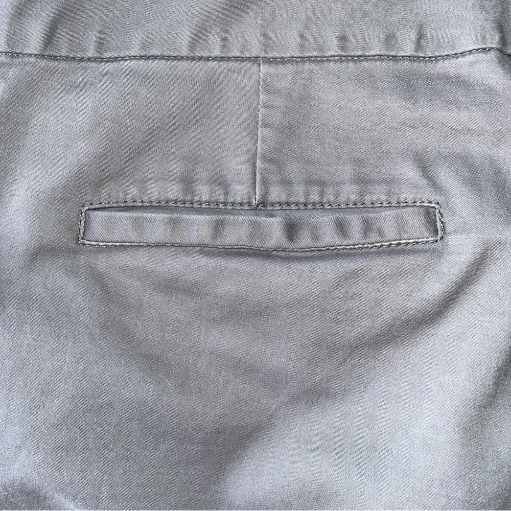 Banana Republic pants, stretch style, gray with pockets on front and back - Picture 8 of 10